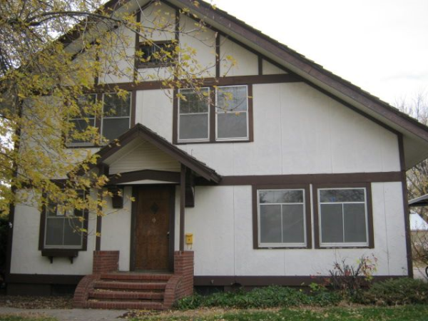 1015 Burlington St, Holdrege, NE 68949 