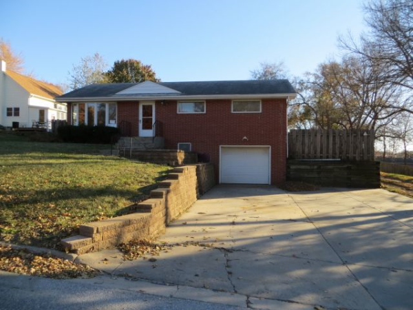 221 East 3rd St, Hickman, NE 68372 