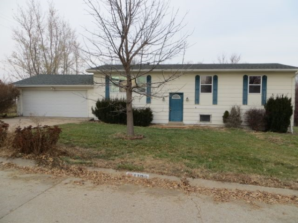 1103 16th St, Fairbury, NE 68352 