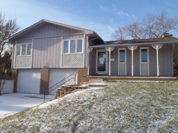 5717 S 91st Avenue Cir, Omaha, NE 68127 