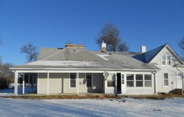 670 Chestnut St, Bloomington, NE 68929 