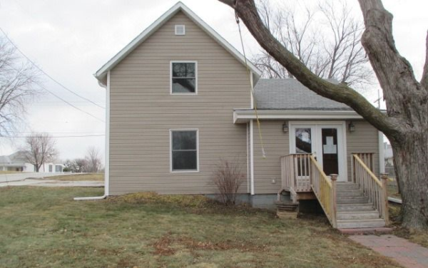 125 N 3rd St, Elmwood, NE 68349 