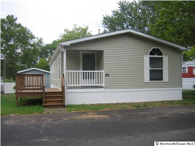 61 Stern Ave, Hazlet, NJ 07730 