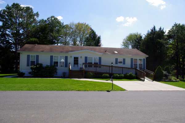 10 Tanglewood Drive, Cream Ridge, NJ 08514 