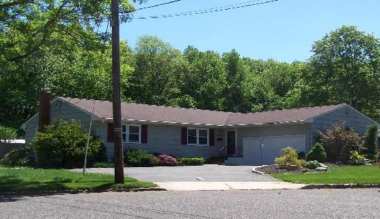 41 Byron Place, Clark, NJ 07066 