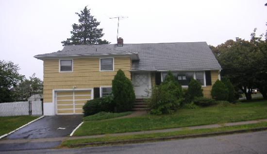 6 Dwight Ter, Clifton, NJ 07013 