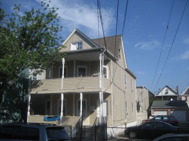22 Jackson St, Passaic, NJ 07055 
