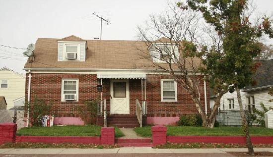 1410 Roosevelt Avenue, Carteret, NJ 07008 