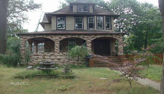 134 Pinewood Place, Teaneck, NJ 07666 