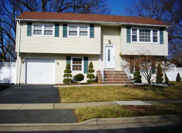 26 Nancy Ln, Piscataway, NJ 08854 