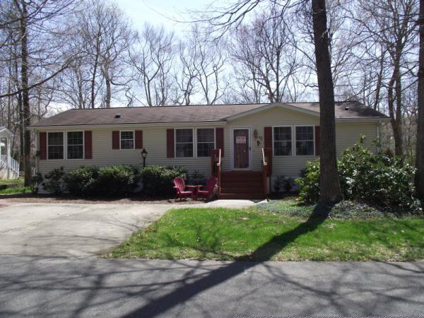 6 Edgewood Drive, Cream Ridge, NJ 08514 