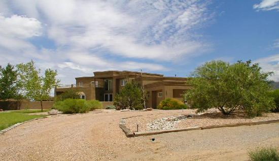 8901 San Diego Avenue NE, Albuquerque, NM 87122 