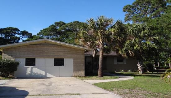 1607 NW Los Tomases Drive, Albuquerque, NM 87102 