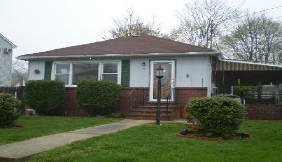 30 44th Street, Lindenhurst, NY 11757 