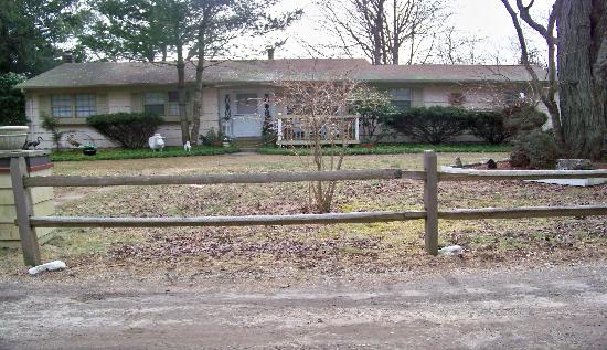 17 Lincoln Avenue, Southampton, NY 11968 