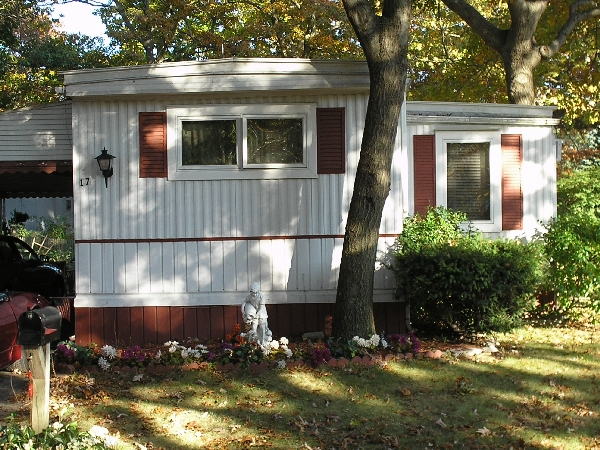 17 Periwinkle Dr, Bohemia, NY 11716 