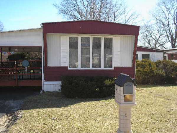 37 Periwinkle Dr, Bohemia, NY 11716 