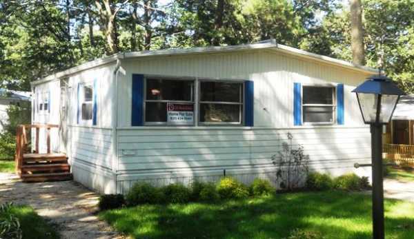 525 Riverleigh Ave, Riverhead, NY 11901 