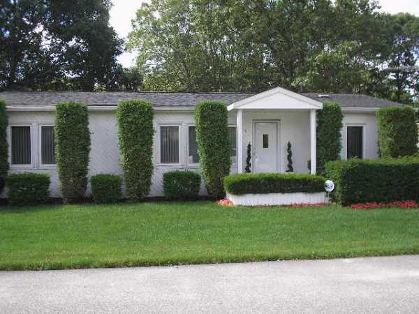 5 Daisy Drive, Bohemia, NY 11716 