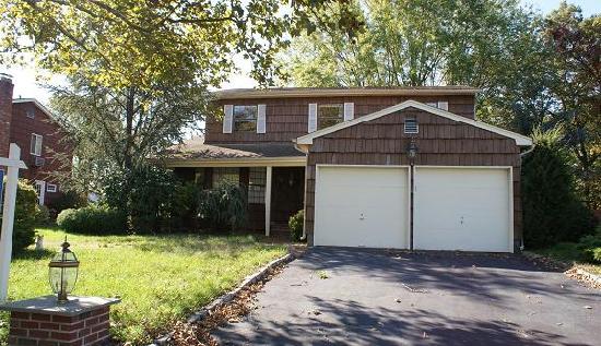 15 Bruno Lane, Dix Hills, NY 11746 