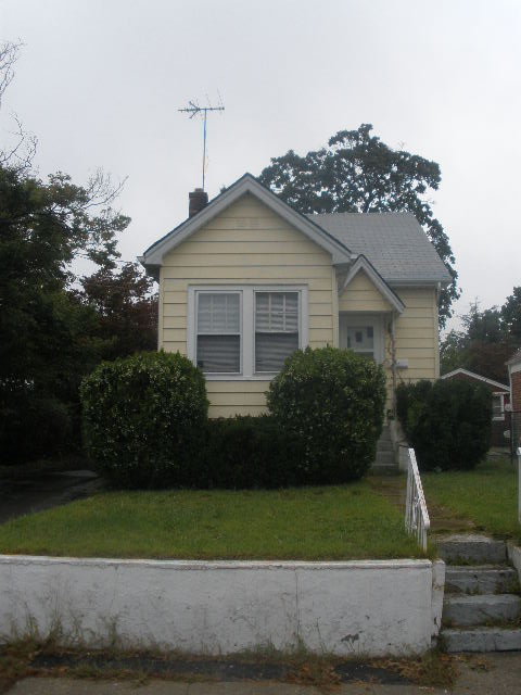 41 Henrietta St, Valley Stream, NY 11580 