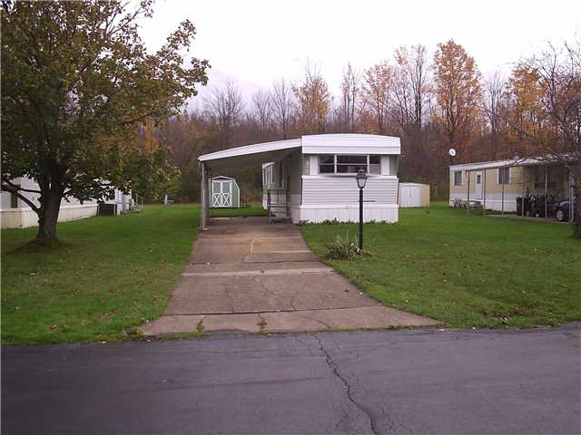 1087 Creekside, Derby, NY 14047 