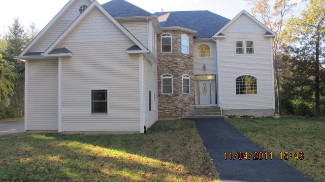 106 Mccrodden Street, Melville, NY 11798 