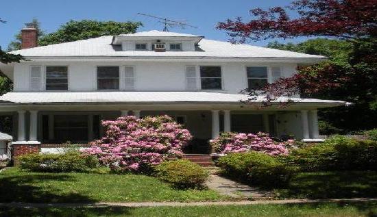 537 Livingston Street, Westbury, NY 11590 