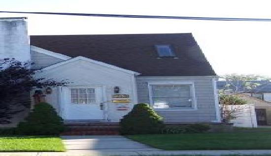 2021 Temple Court, Baldwin, NY 11510 