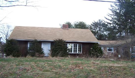 572 Lakeside Drive, Newburgh, NY 12550 