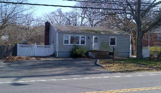 352 Mooney Pond Road, Farmingville, NY 11738 