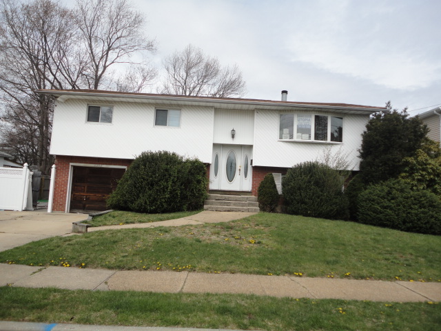259a Kings Ave, North Massapequa, NY 11758 
