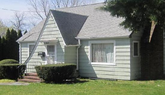 12 Cheshire St, Huntington Station, NY 11746 