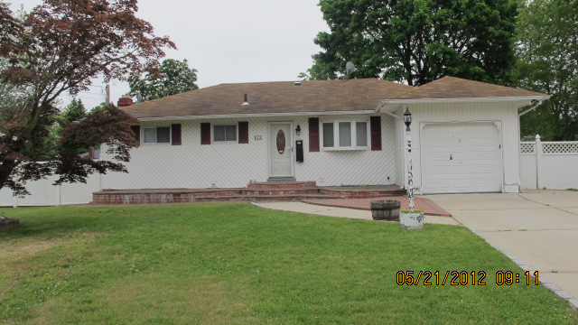 133 Rhode Island Ave, Bayshore, NY 11706 