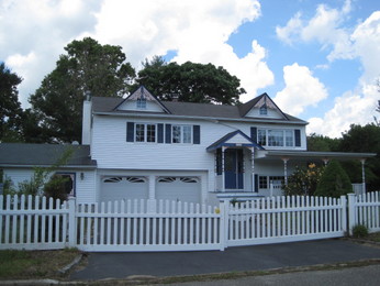 1 Betsy Dr, West Sayville, NY 11796 