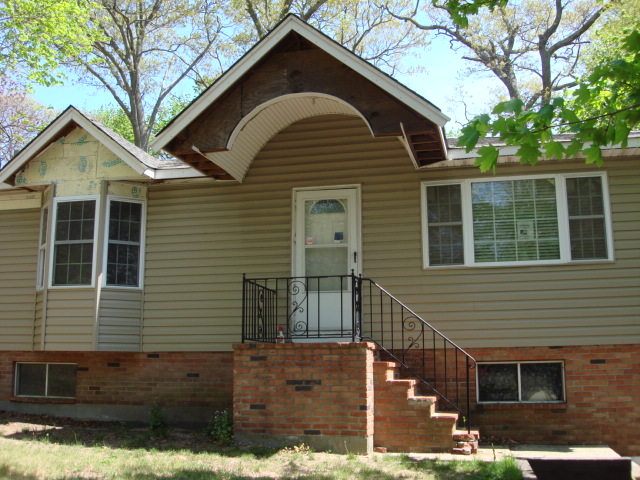 9 Mount Sinai Coram Rd, Coram, NY 11727 