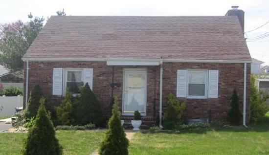 38 Ann St, Glen Cove, NY 11542 