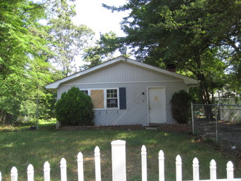 15 Baldwin Ln, Medford, NY 11763 