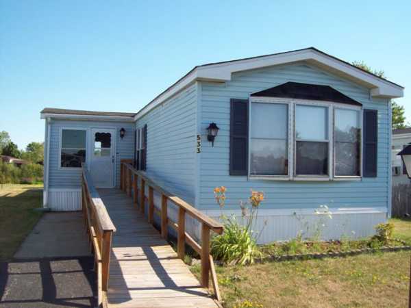 533 Applewood Dr., Lockport, NY 14094 