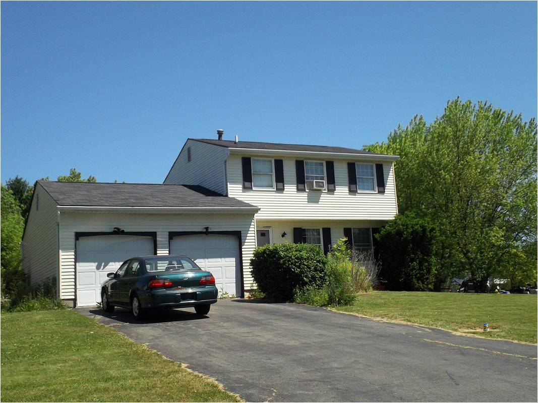 6 Barringer Dr, Hamlin, NY 14464 