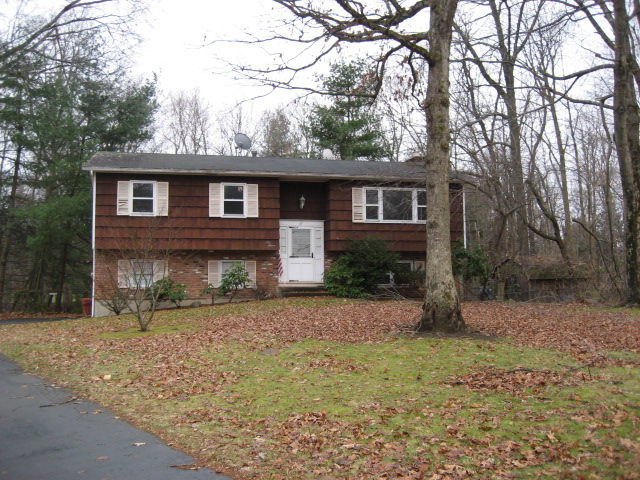 37 Capricorn Ln, Monsey, NY 10952 