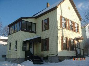 3 Wells St, Gloversville, NY 12078 