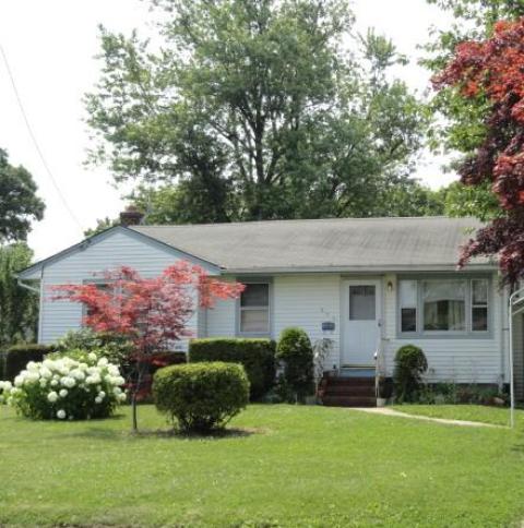 835 11th Street, West Babylon, NY 11704 