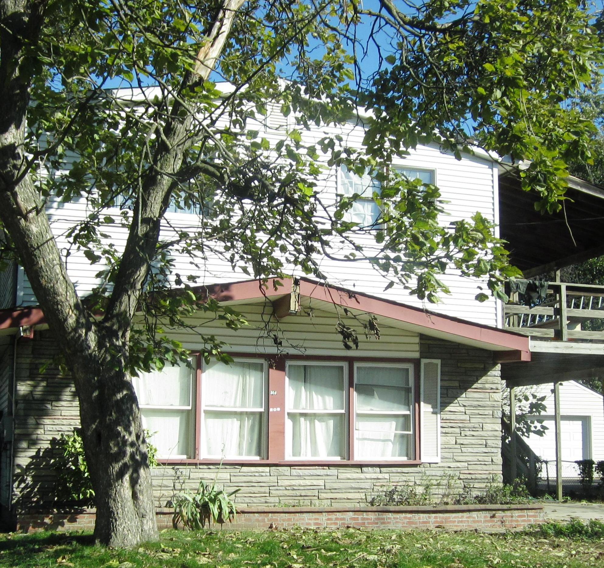 208 Grand St E, Westbury, NY 11590 