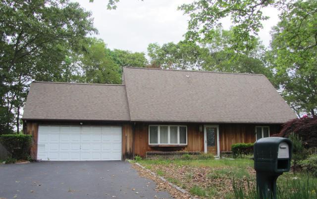 12 Yellowstone Court, Coram, NY 11727 