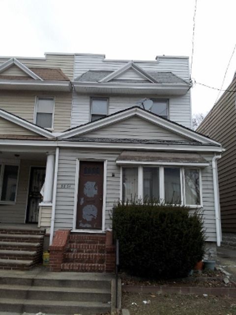 88-61 Myrtle Ave, Glendale, NY 11385 