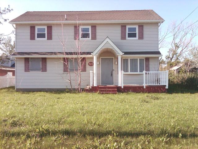 723 Riviera Dr, Mastic Beach, NY 11951 