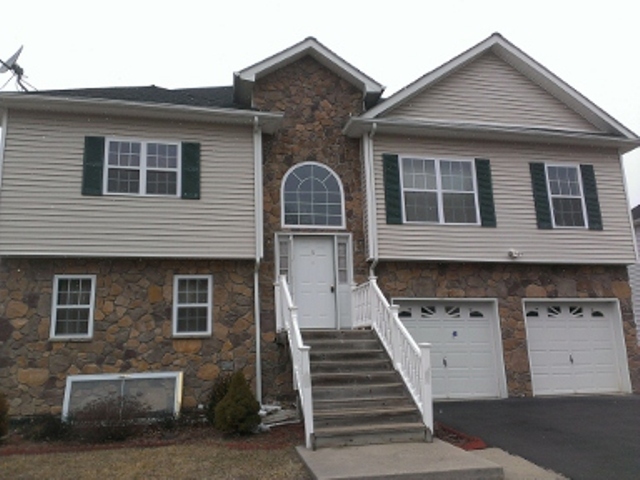 6 Gabby Ln, Middletown, NY 10940 