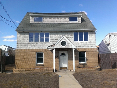 60 E Seacrest Ave, Lindenhurst, NY 11757 