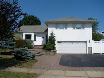 5 Avon Rd, Farmingdale, NY 11735 